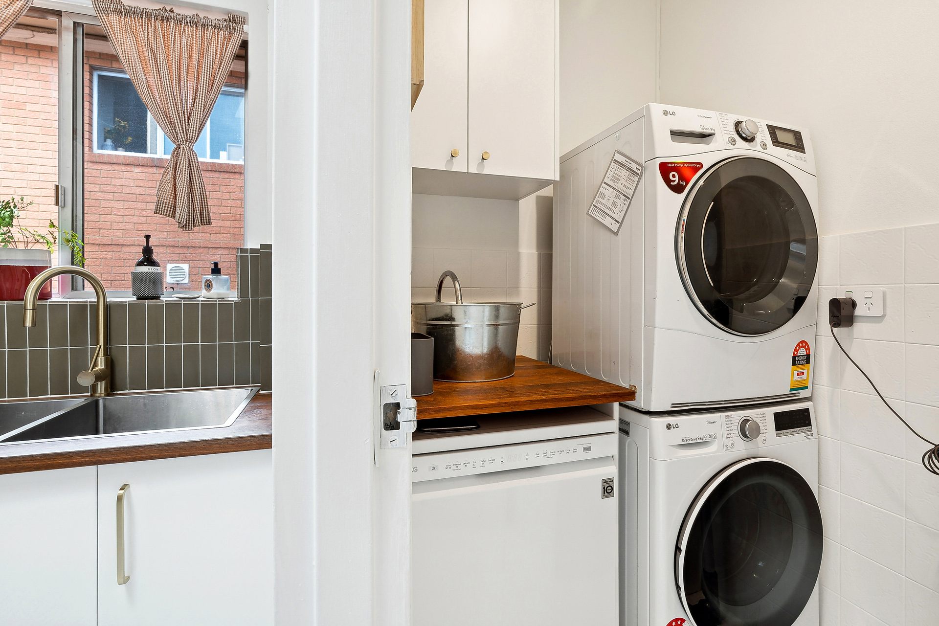 Apartment 12/14-16 Corrimal Street, Wollongong For Lease by Azure Property Agents - image 1