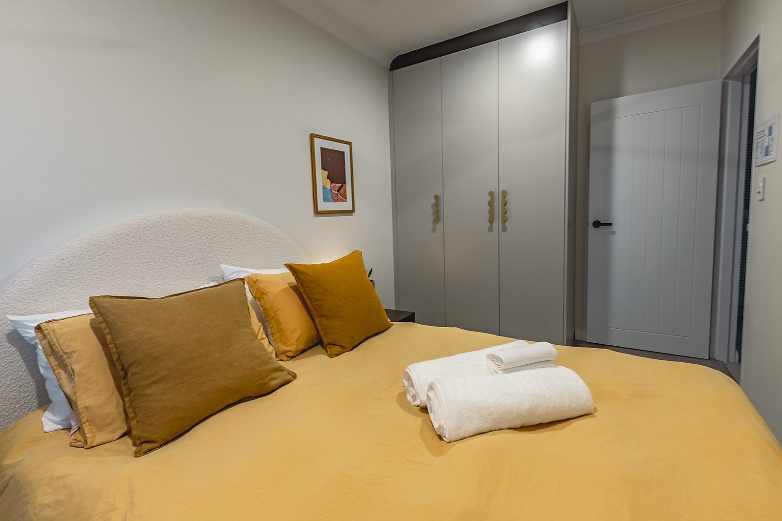 Apartment 12/14-16 Corrimal Street, Wollongong For Lease by Azure Property Agents - image 1
